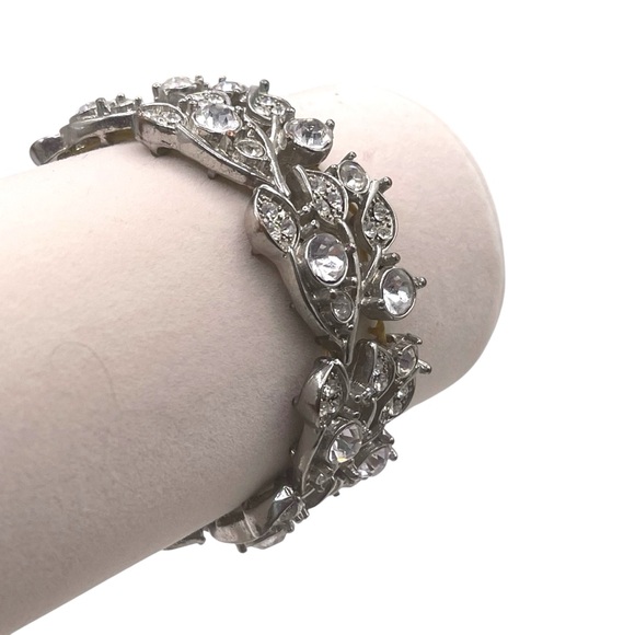 ❤️ Vintage Silver Scrolling Rhinestone Stretch Bracelet - Picture 4 of 5